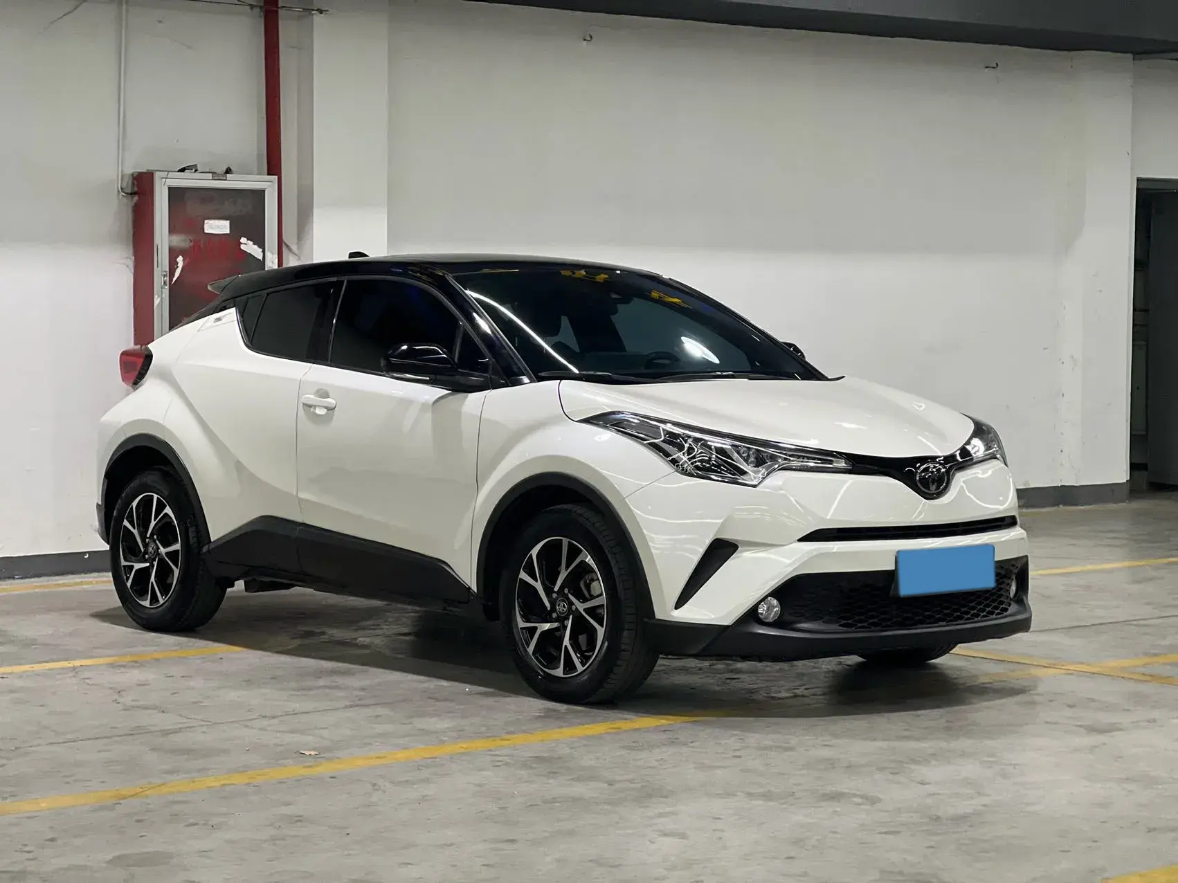 2020 TOYOTA C-HR thumbnail 3