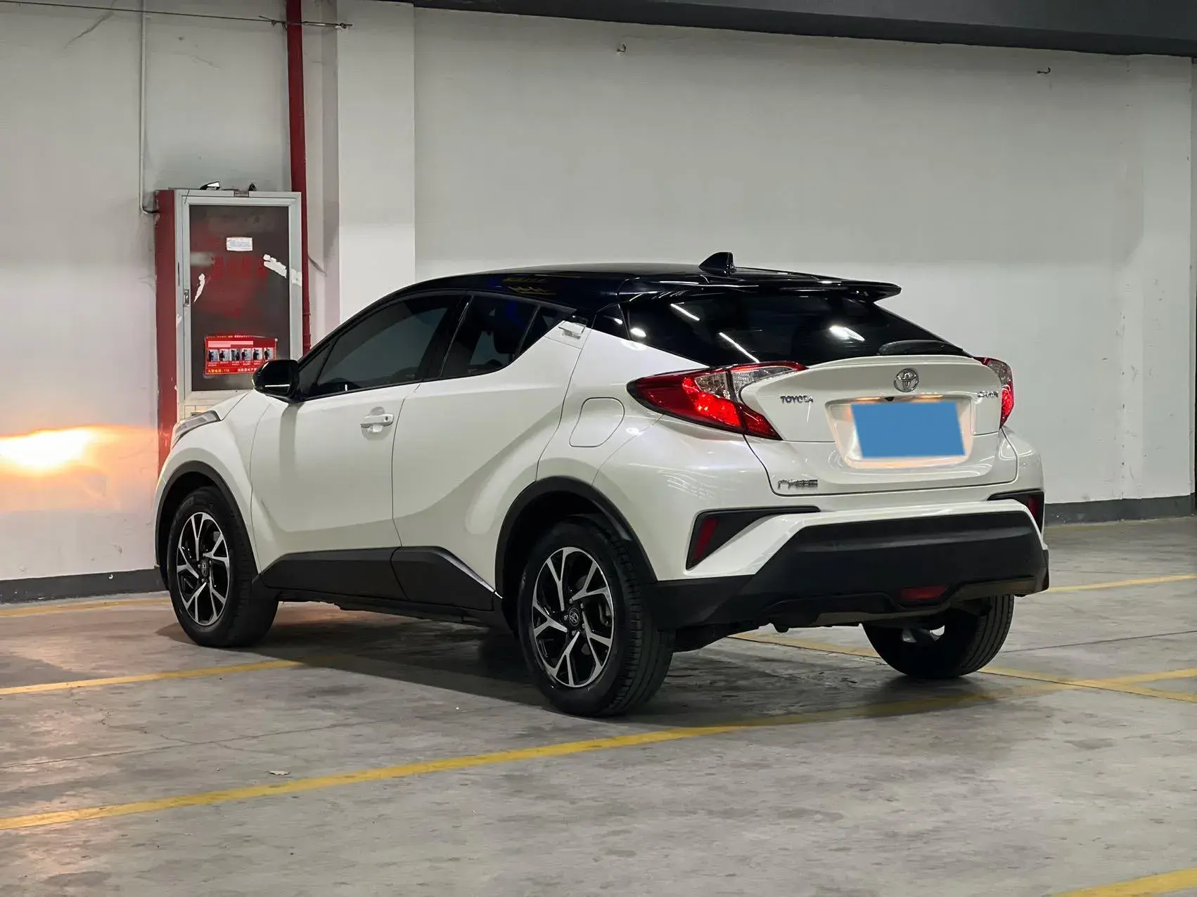 2020 TOYOTA C-HR thumbnail 4