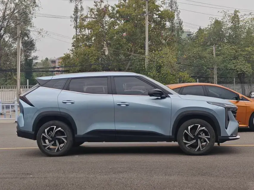 2024 GEELY AZKARRA thumbnail 4