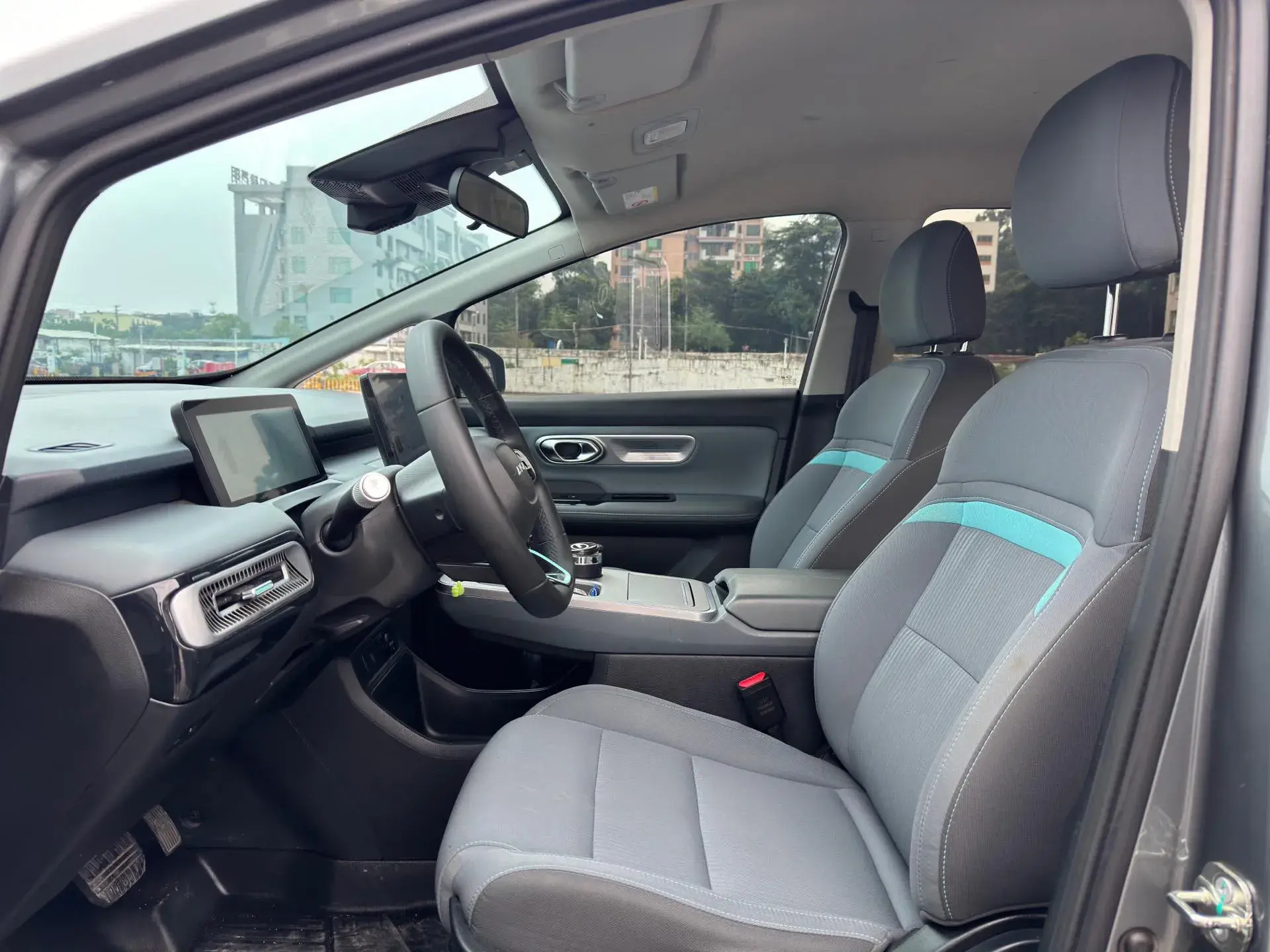 2023 AION Y thumbnail 4