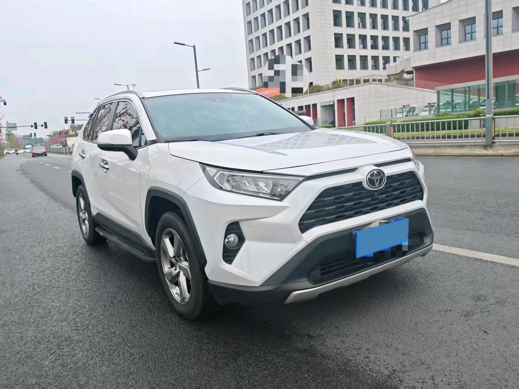 2021 TOYOTA RAV4 thumbnail 3