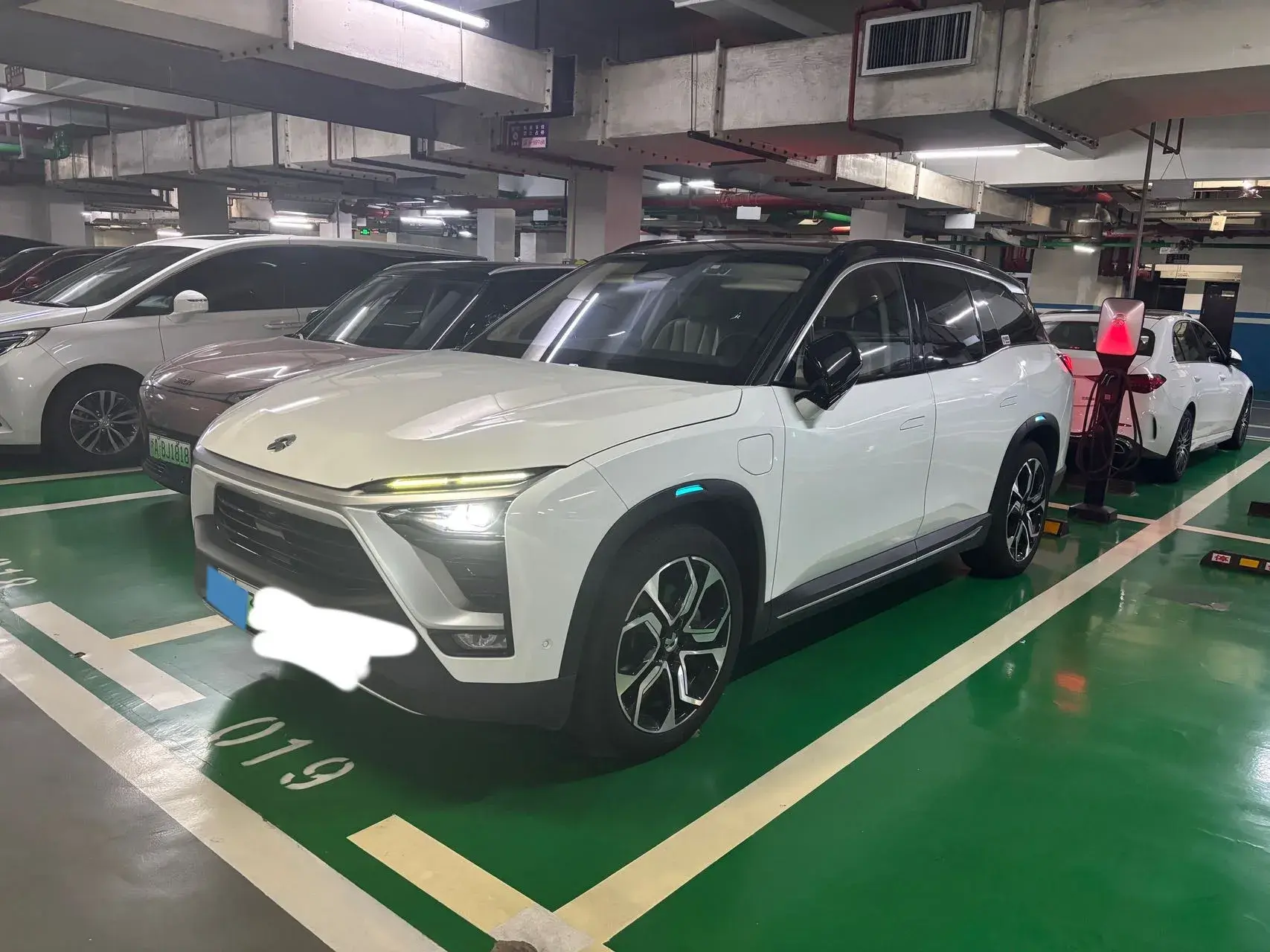 2018 NIO ES8 view 1
