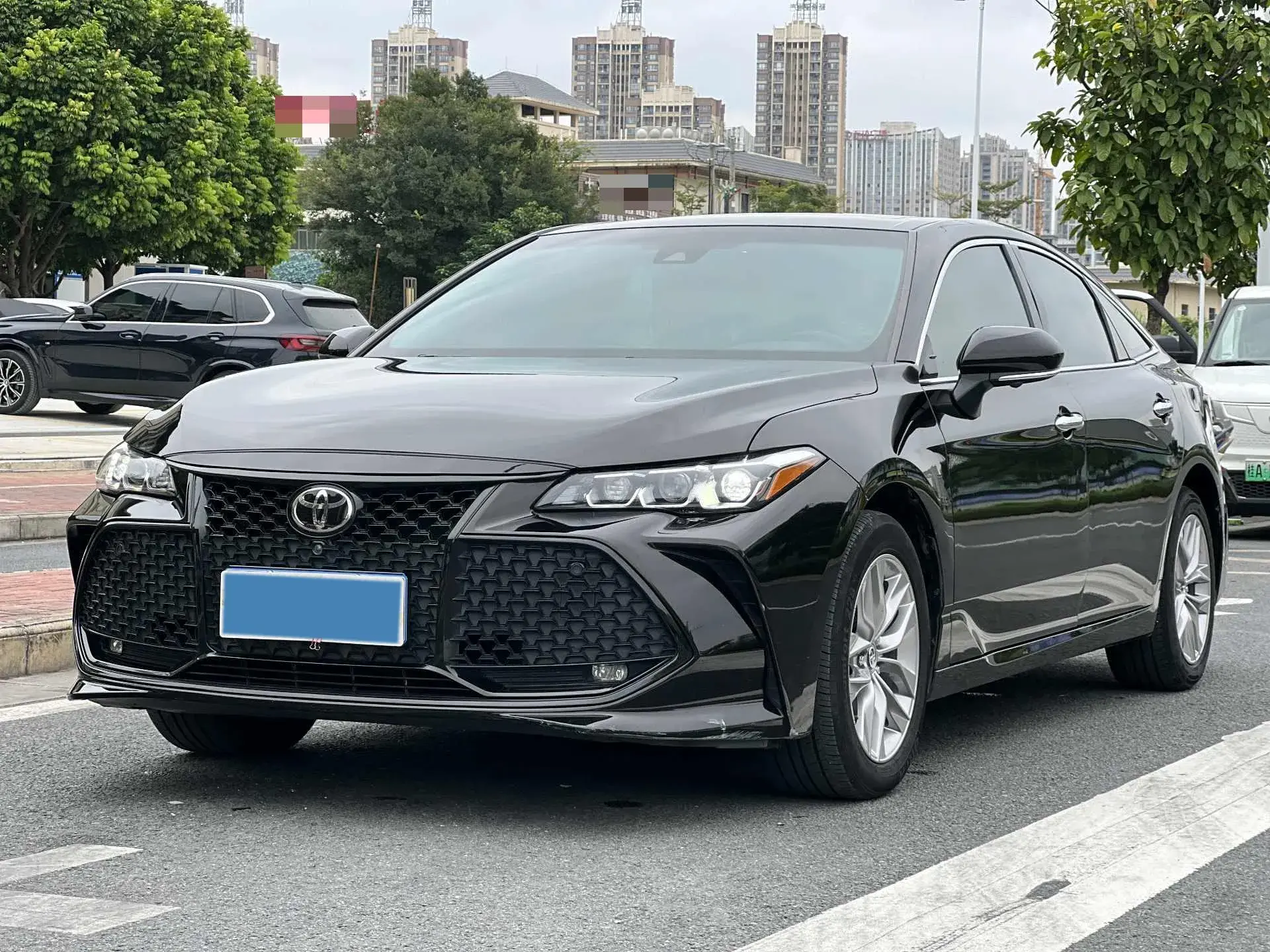 2019 TOYOTA AVALON view 1