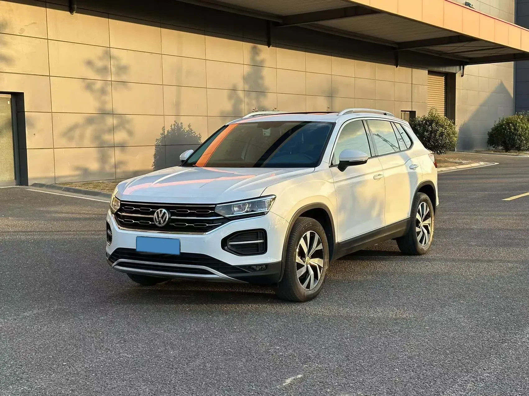 2019 VOLKSWAGEN TAYRON view 1