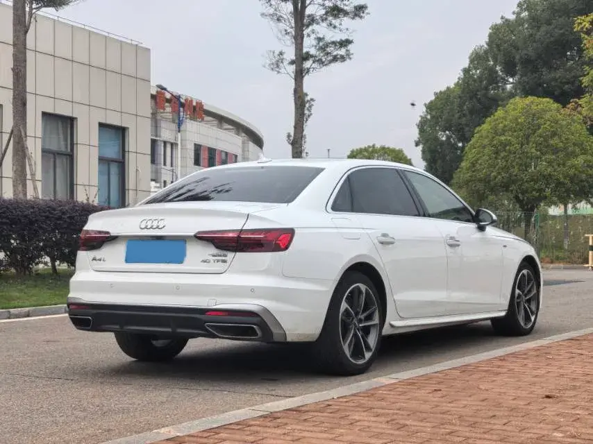 2023 AUDI A4L thumbnail 4