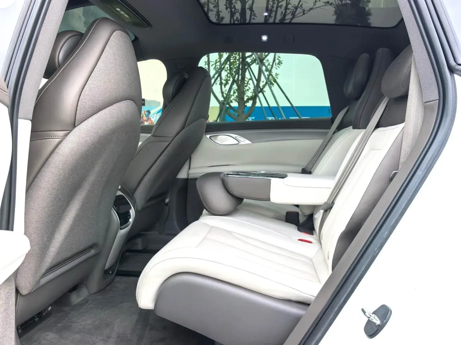 2023 IM LS7 thumbnail 3