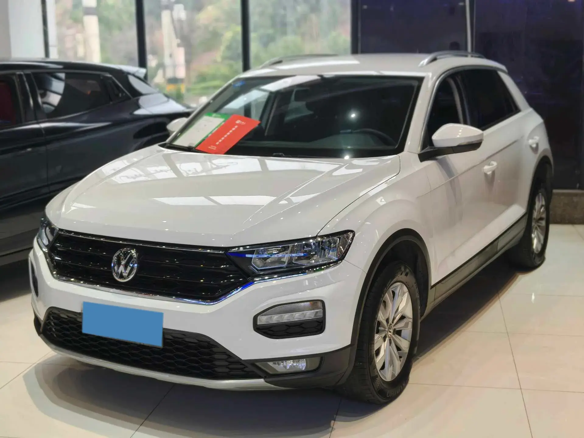 2019 VOLKSWAGEN T-ROC view 1