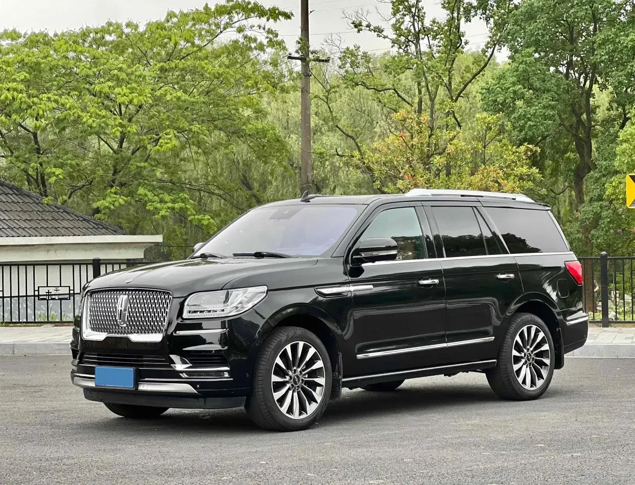 2018 LINCOLN NAVIGATOR view 1