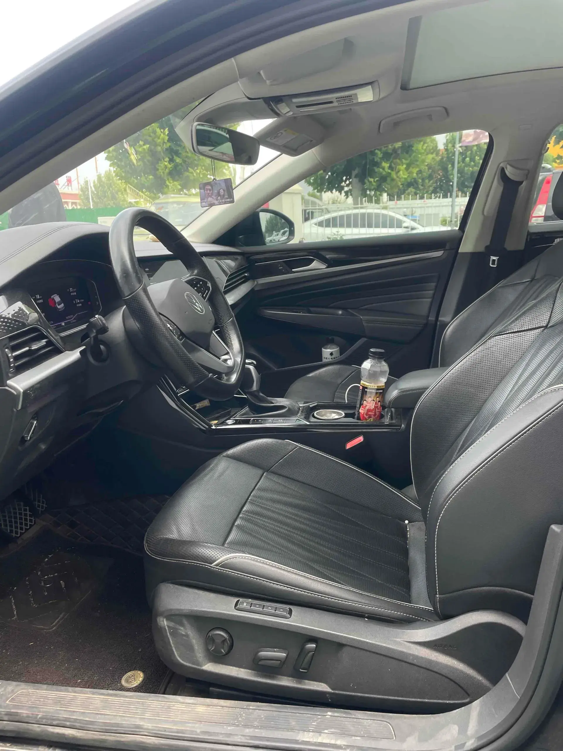 2022 VOLKSWAGEN PASSAT thumbnail 3