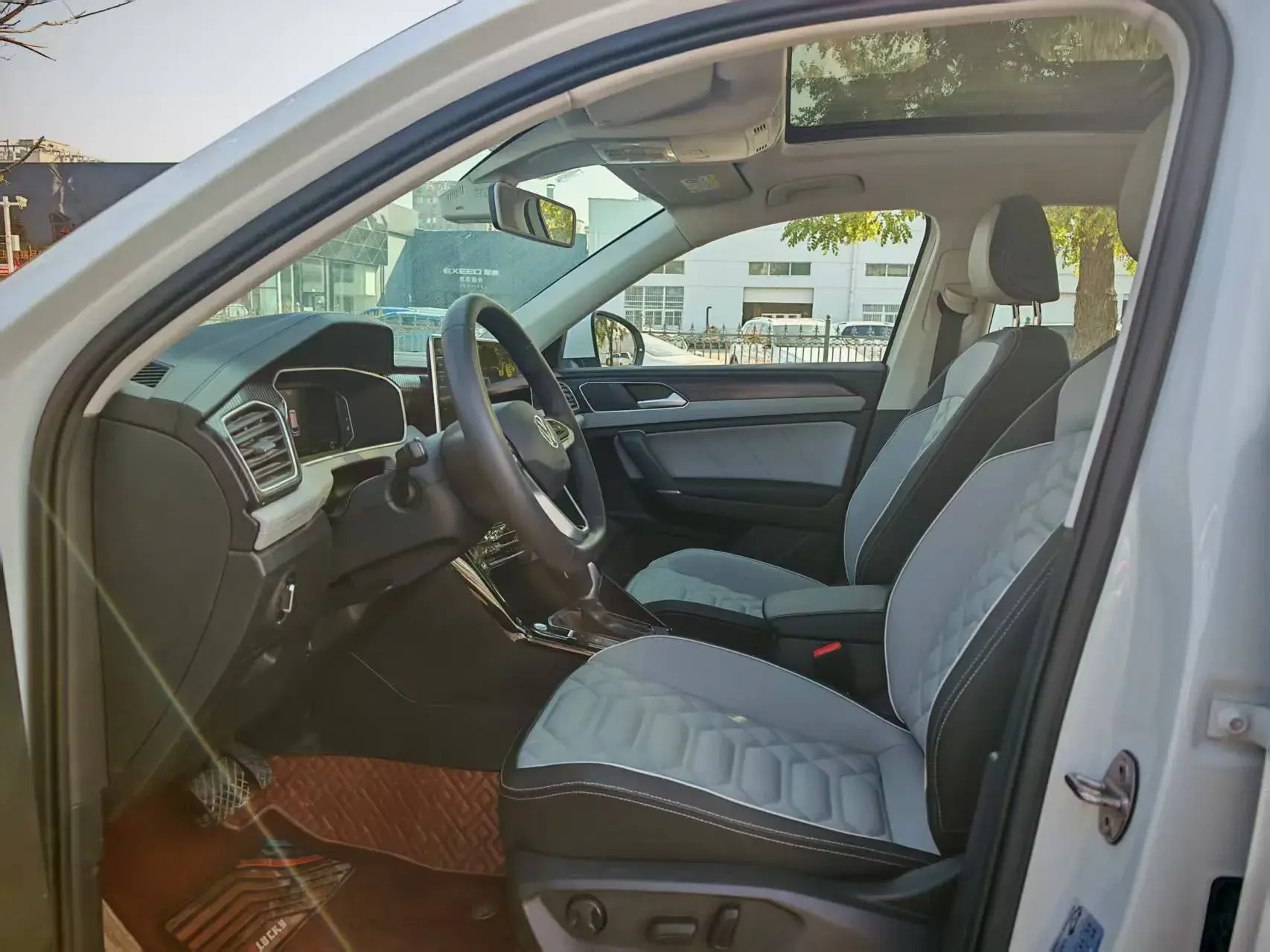 2024 VOLKSWAGEN TAYRON thumbnail 4