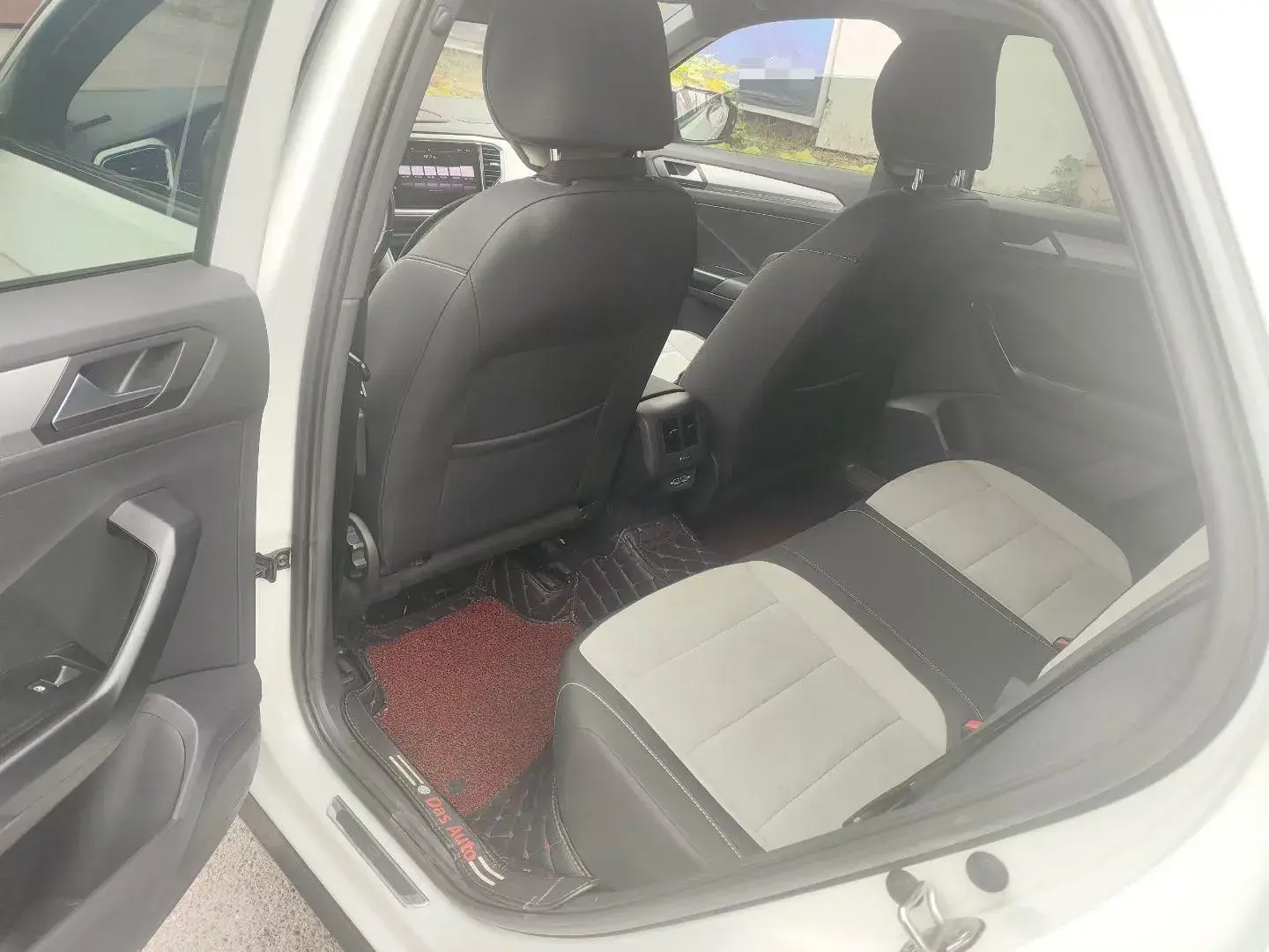 2021 VOLKSWAGEN T-ROC thumbnail 4