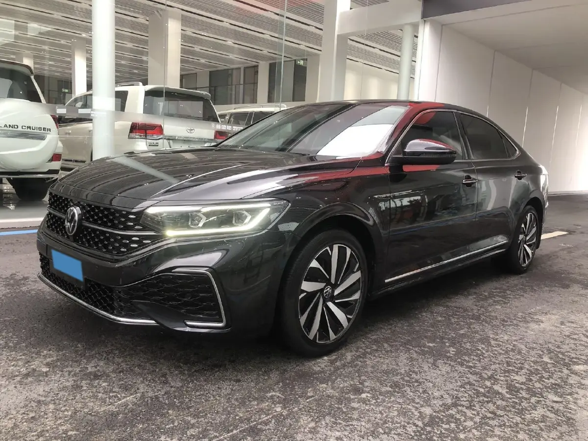 2022 Volkswagen Passat 2.0T 186HP L4 7DCT