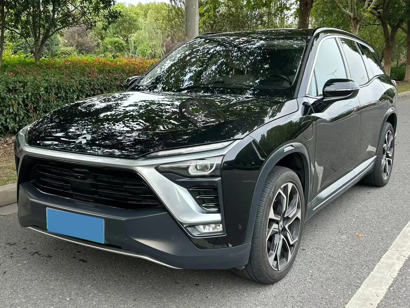2018 NIO ES8 view 1