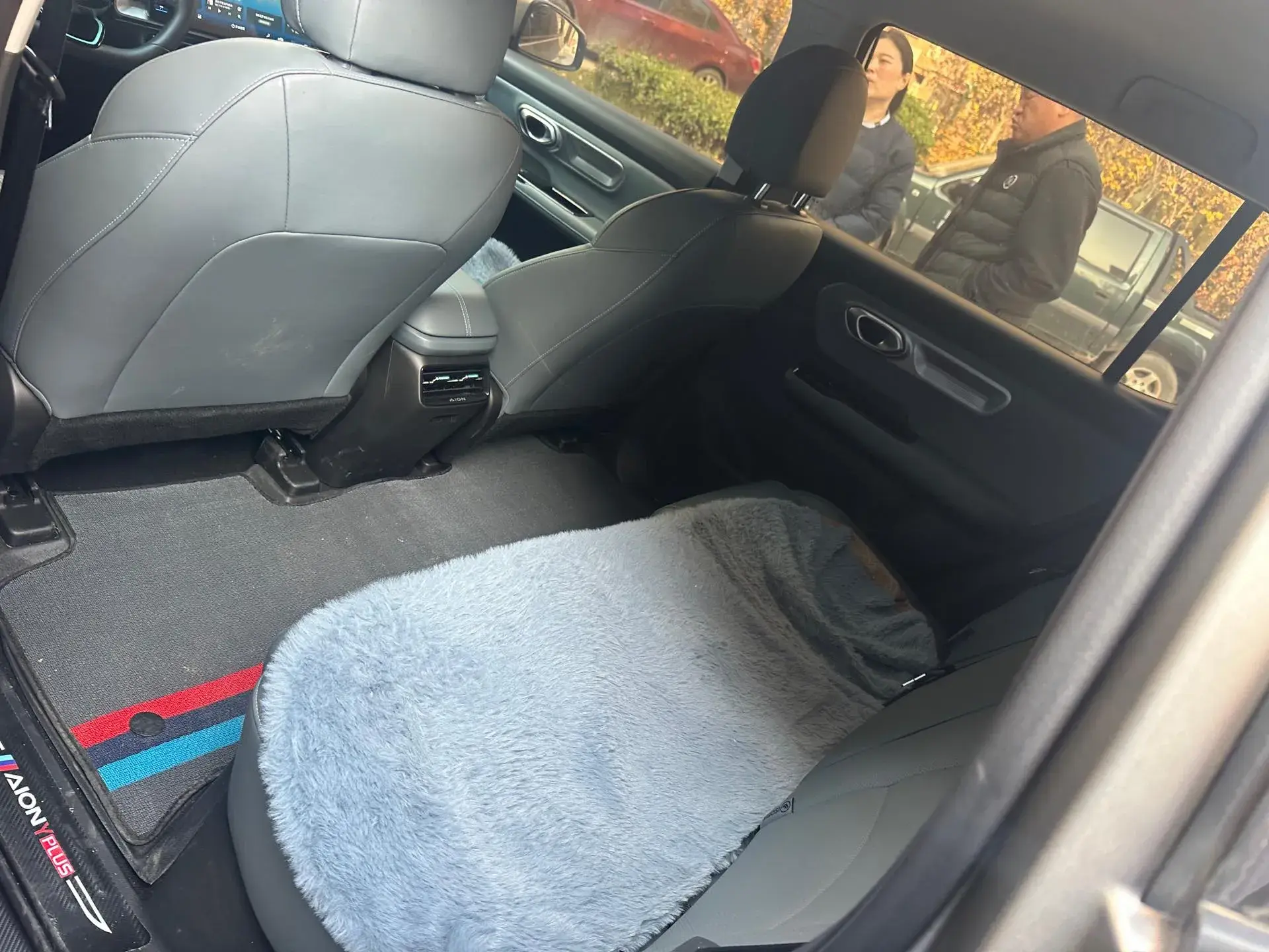 2025 AION Y thumbnail 4