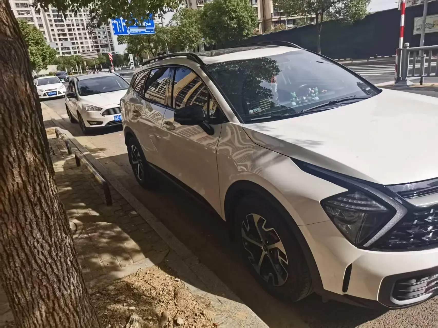 2025 KIA SPORTAGE thumbnail 3