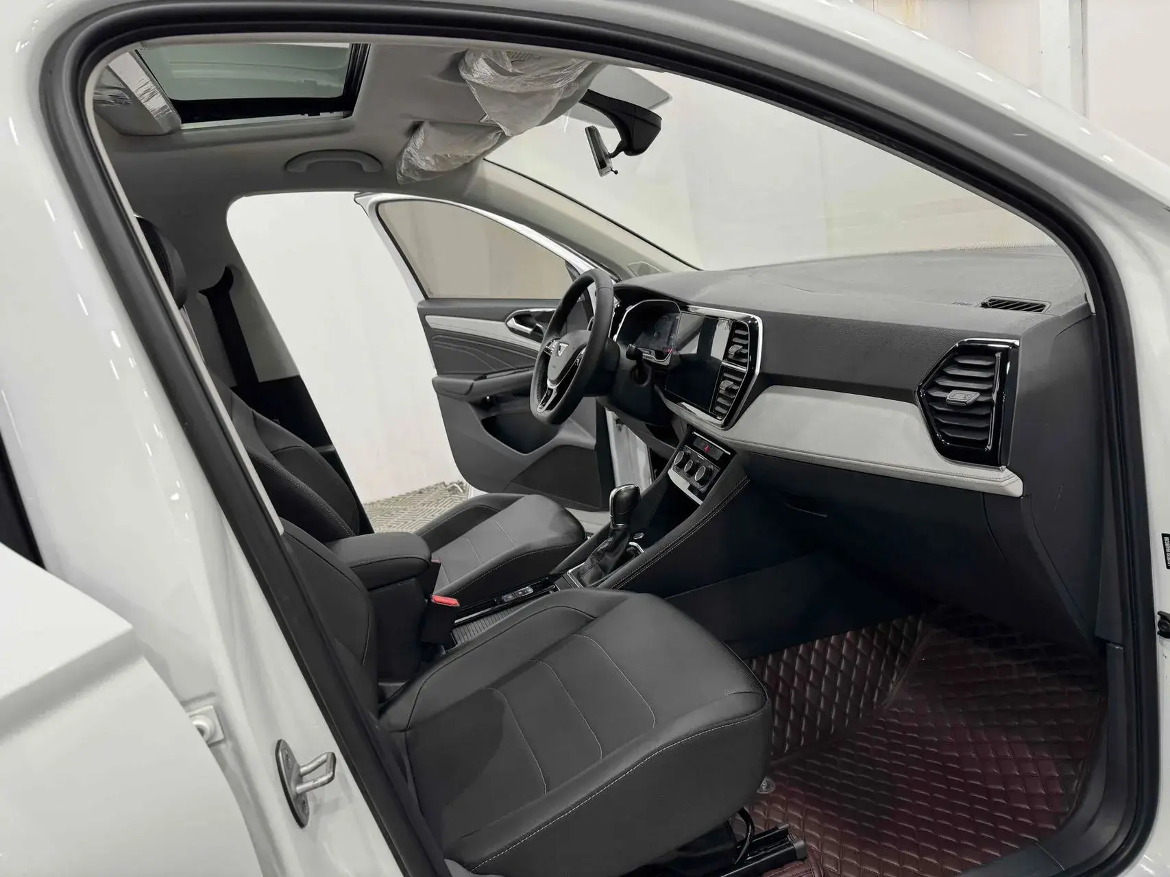 2022 JETTA VS5 thumbnail 4