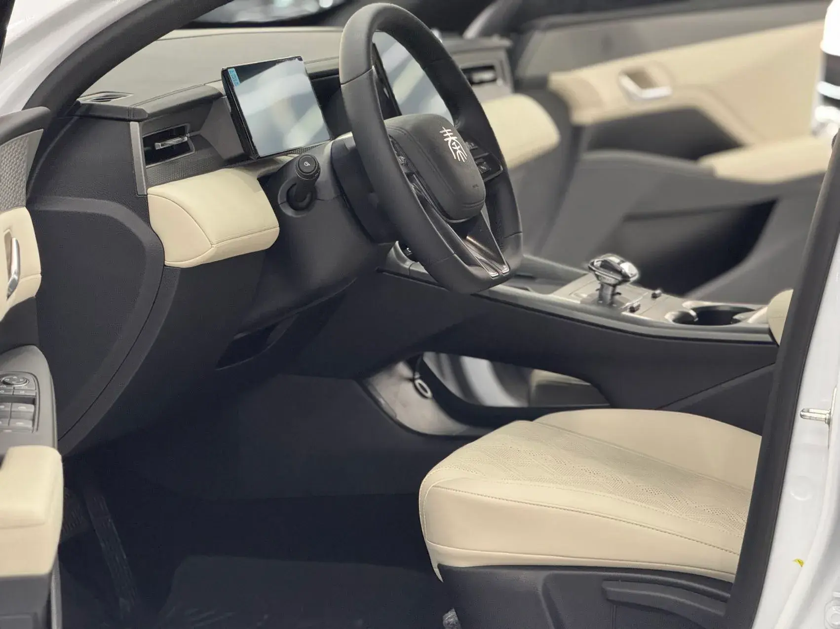 2025 BYD QIN thumbnail 4