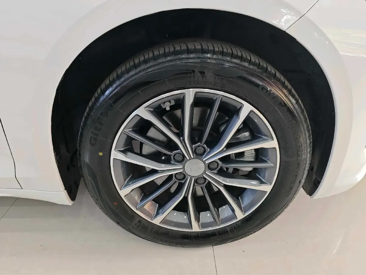 2024 Geely PrefaceL 1.5T 163HP L4 3DHT Hybrid,autocango,china used car exporter,china ev exporter,chinese used car exporter,chinese used ev exporter