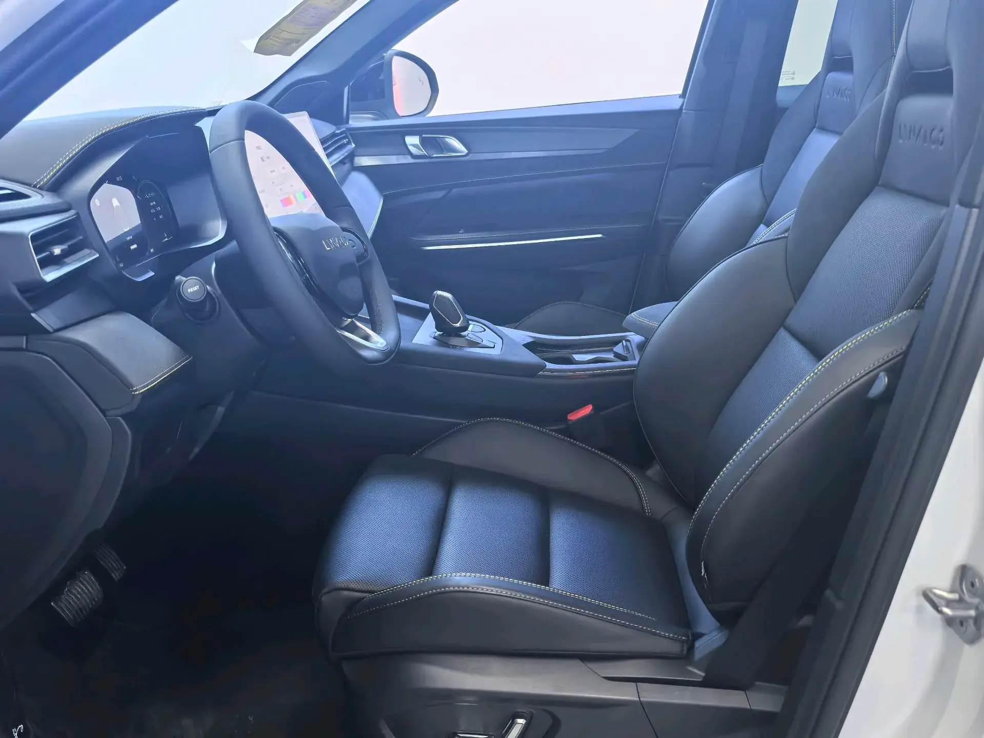 2025 LYNK&CO 01 thumbnail 3