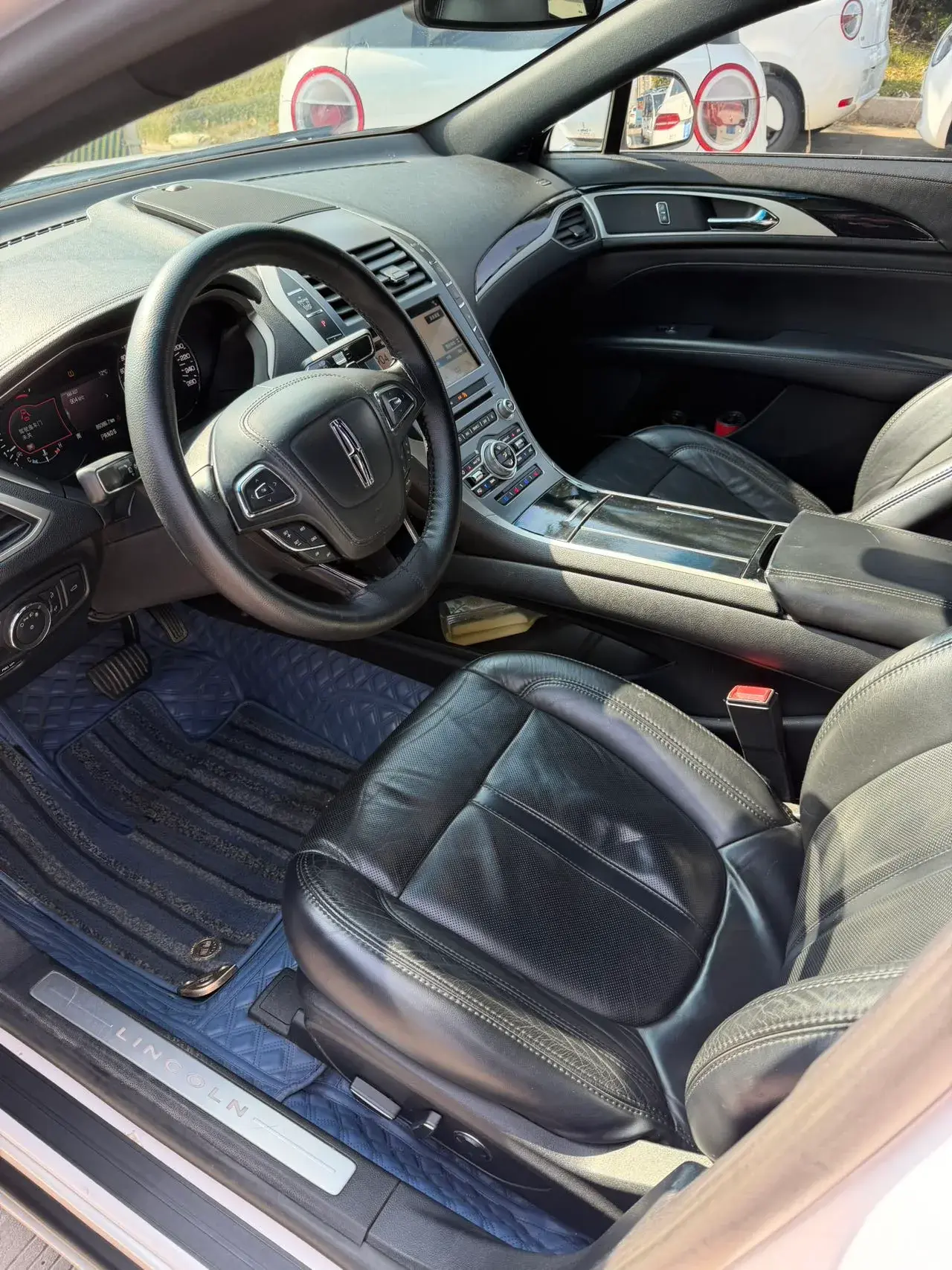 2017 LINCOLN MKZ thumbnail 3