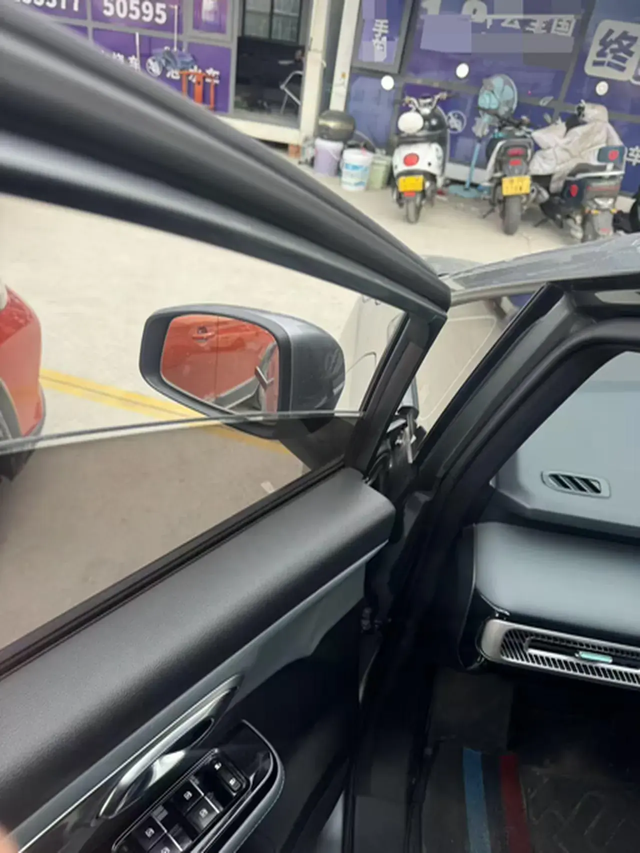 2023 AION Y thumbnail 2