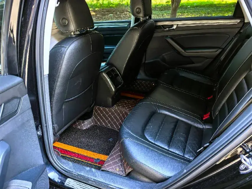 2017 VOLKSWAGEN PASSAT thumbnail 4