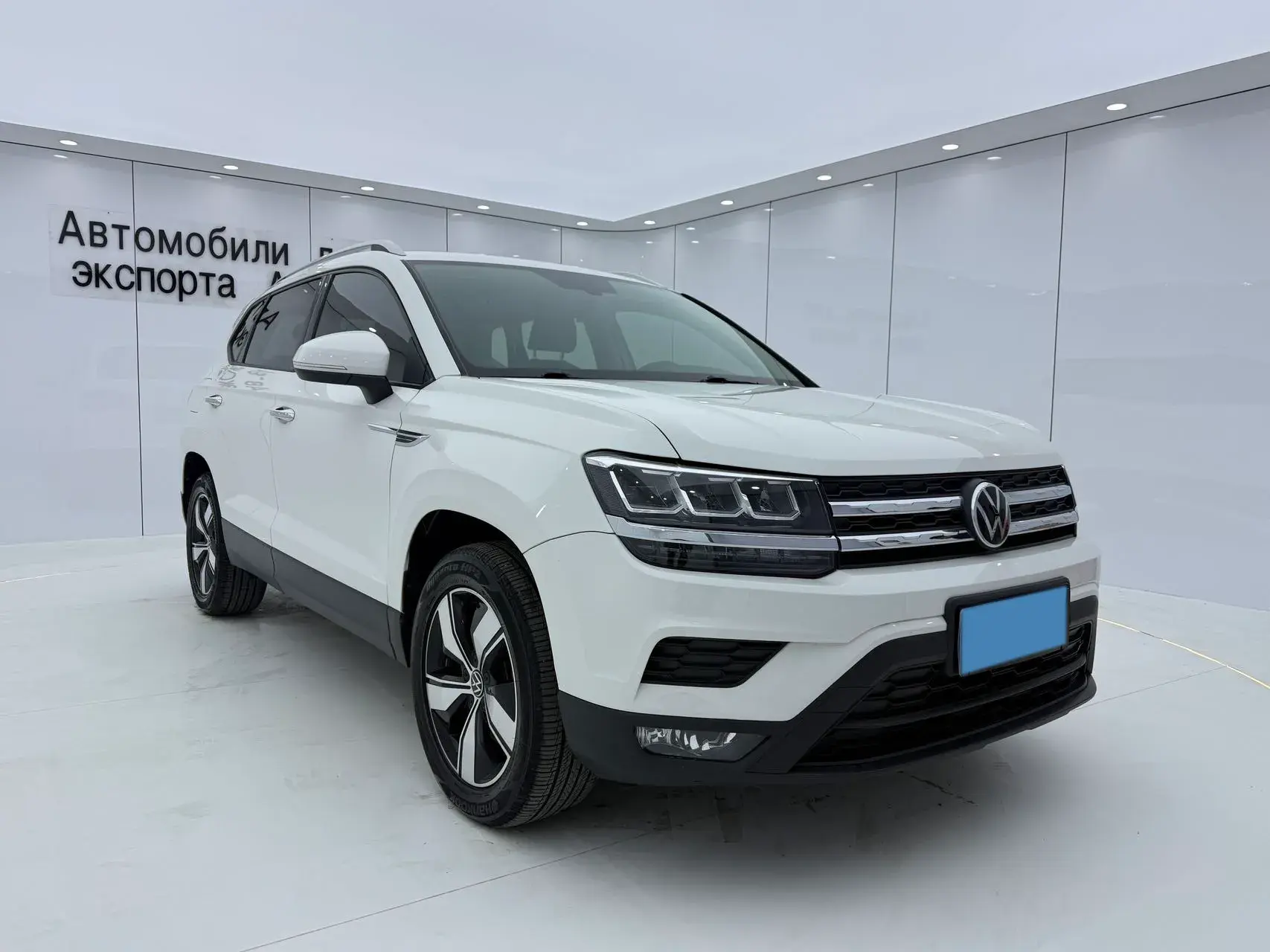 2021 VOLKSWAGEN THARU thumbnail 3