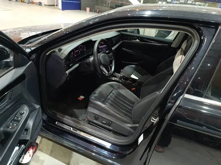 2023 VOLKSWAGEN PASSAT thumbnail 4