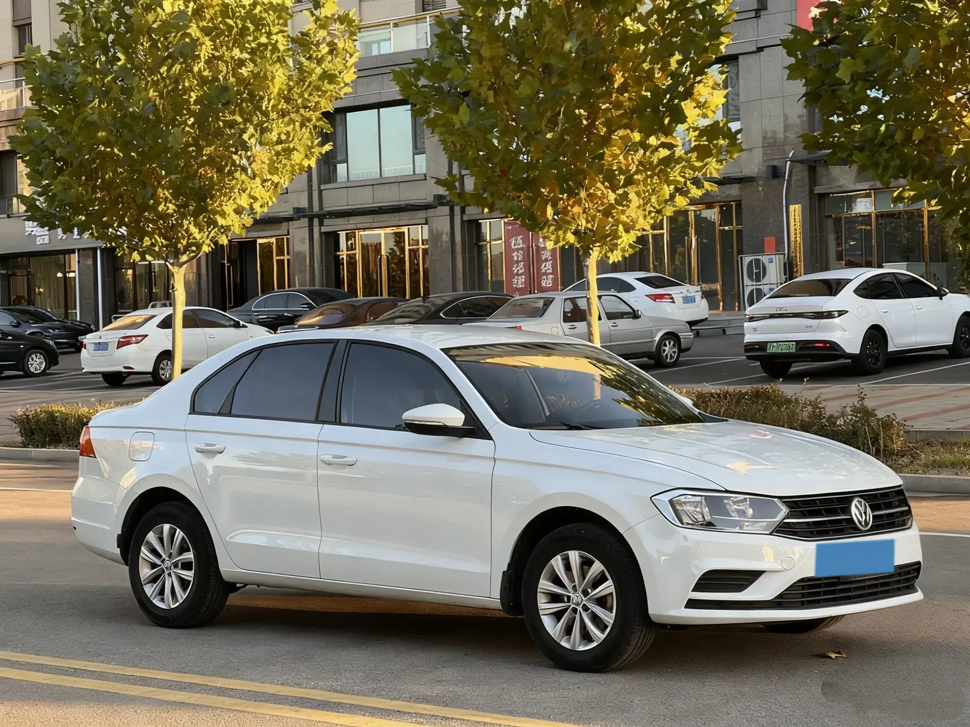 2018 VOLKSWAGEN BORA thumbnail 3