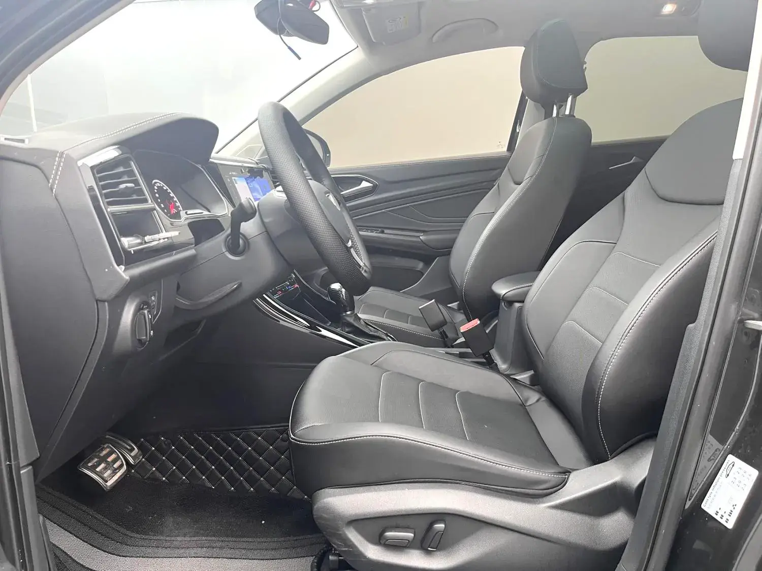 2021 JETTA VS7 thumbnail 4