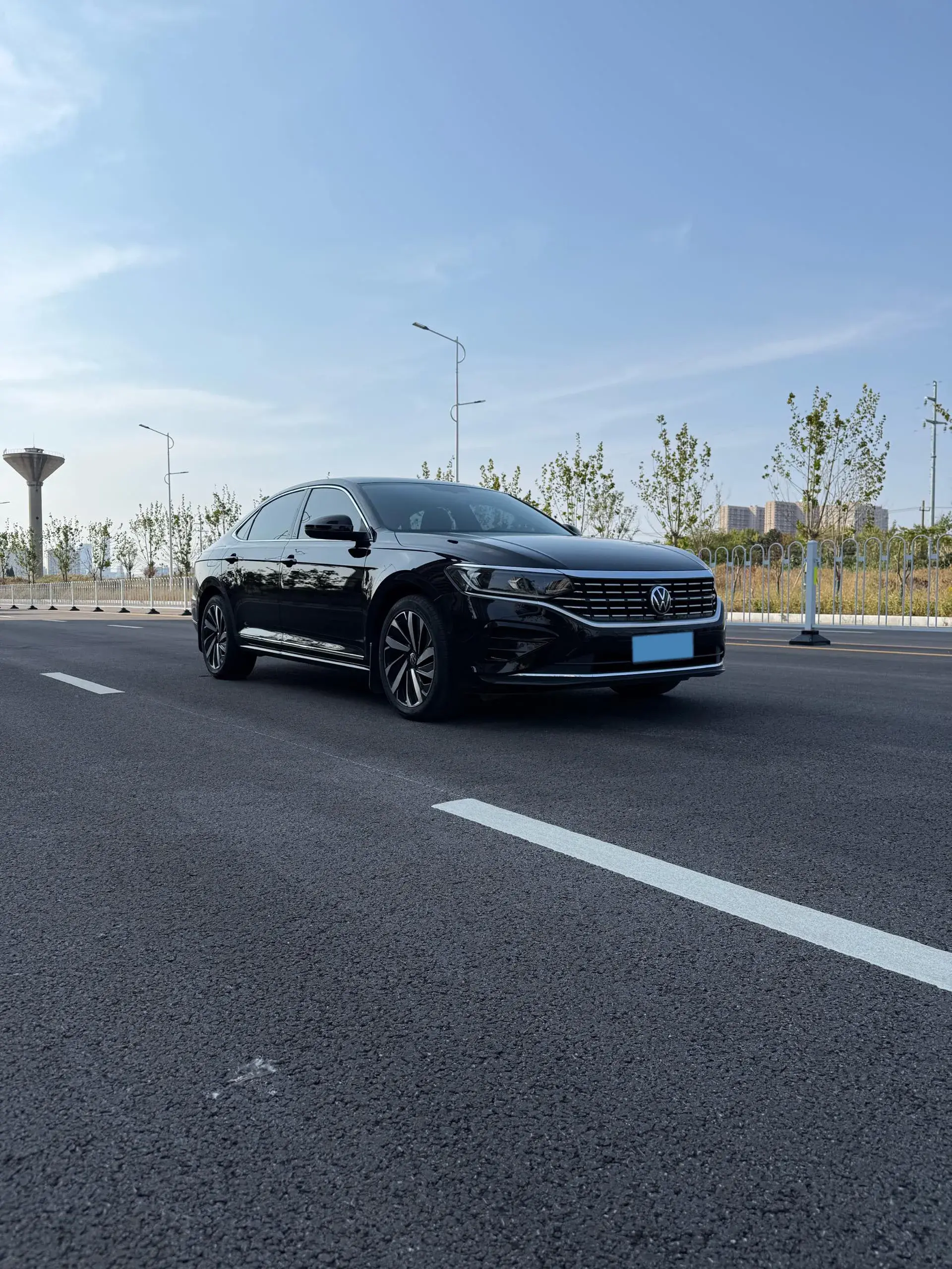 2022 VOLKSWAGEN PASSAT thumbnail 3