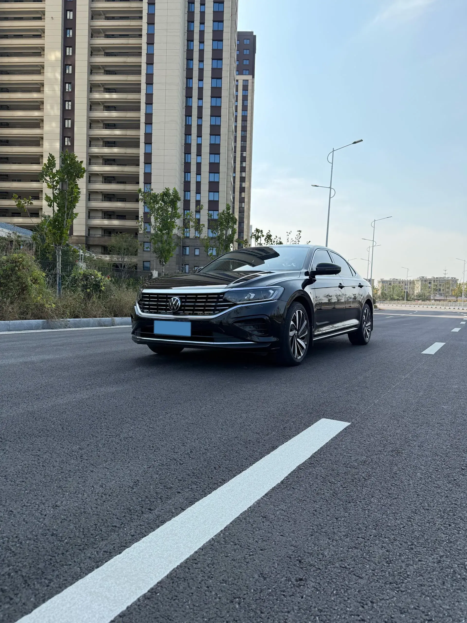 2022 VOLKSWAGEN PASSAT view 1