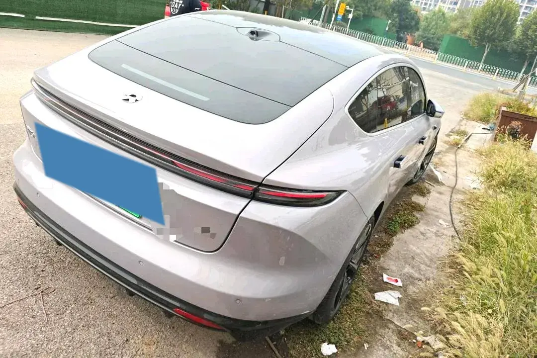 2025 NIO ET5 thumbnail 3