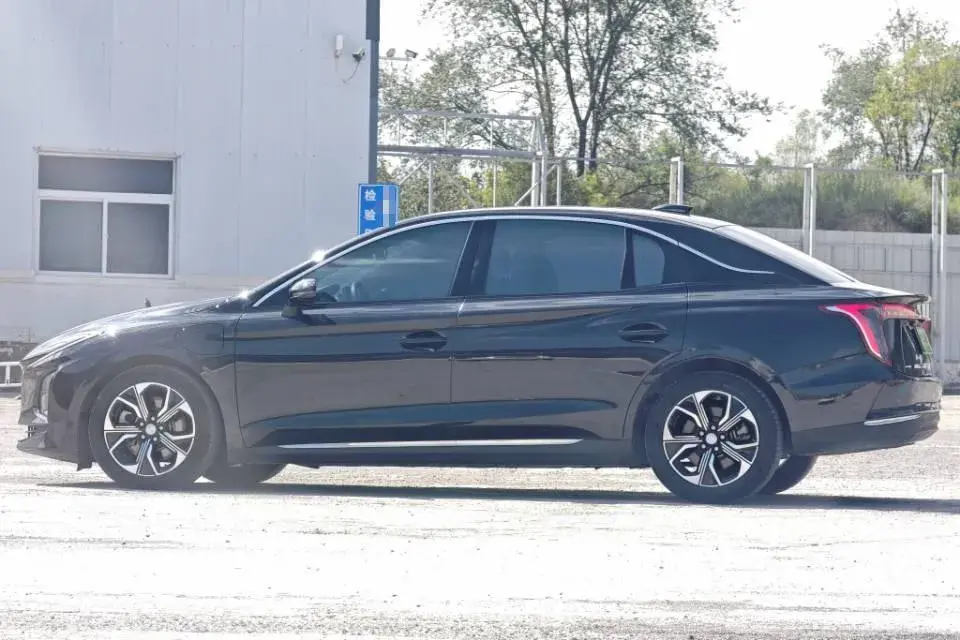 2023 HONGQI E-QM5 thumbnail 4