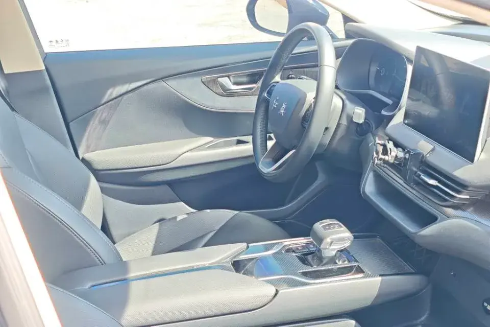 2023 HONGQI E-QM5 thumbnail 3