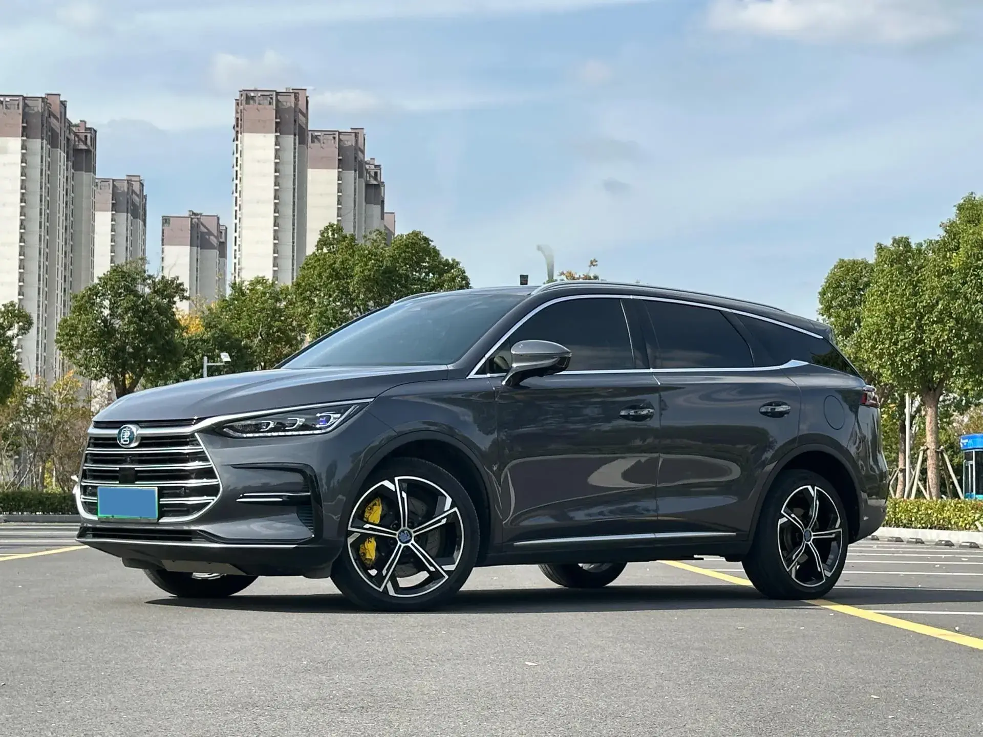 2021 BYD TANG view 1