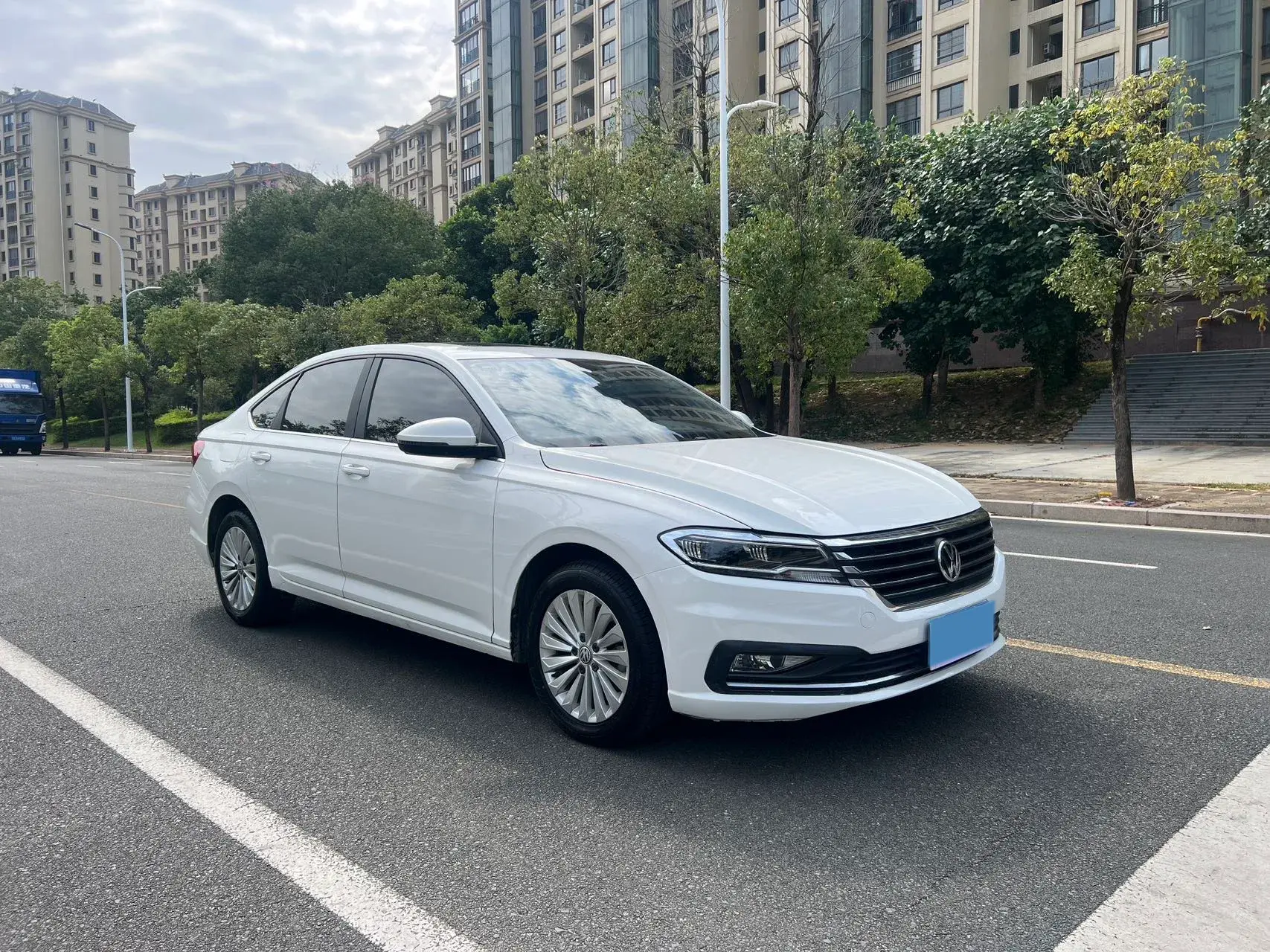 2019 VOLKSWAGEN LAVIDA thumbnail 2