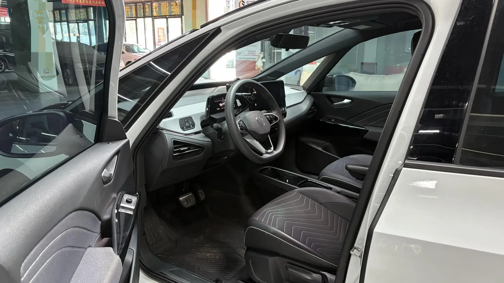 2024 VOLKSWAGEN ID.3 thumbnail 4