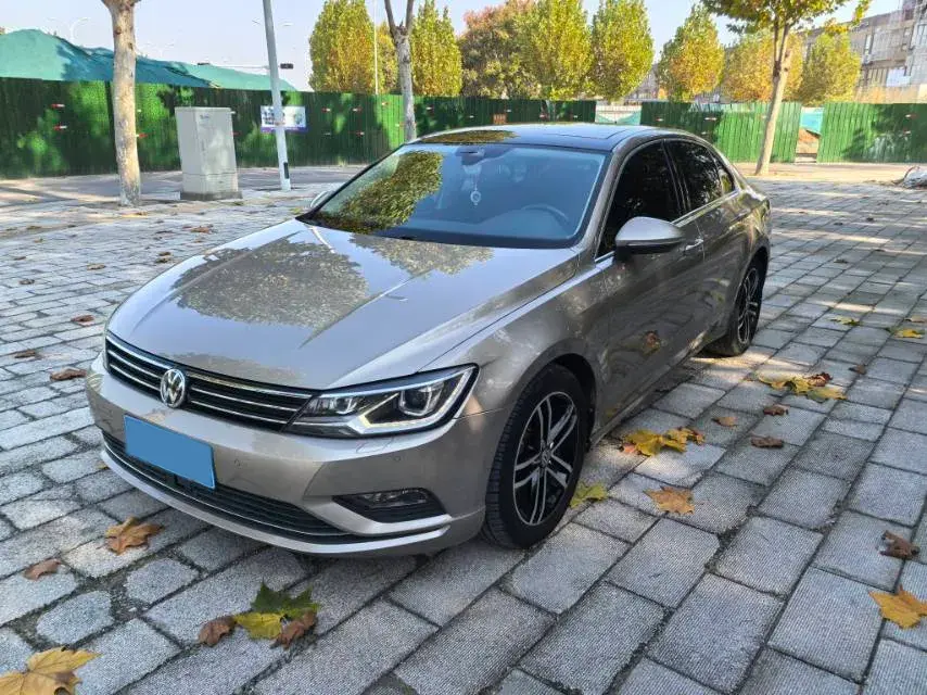 2018 VOLKSWAGEN LAMANDO view 1