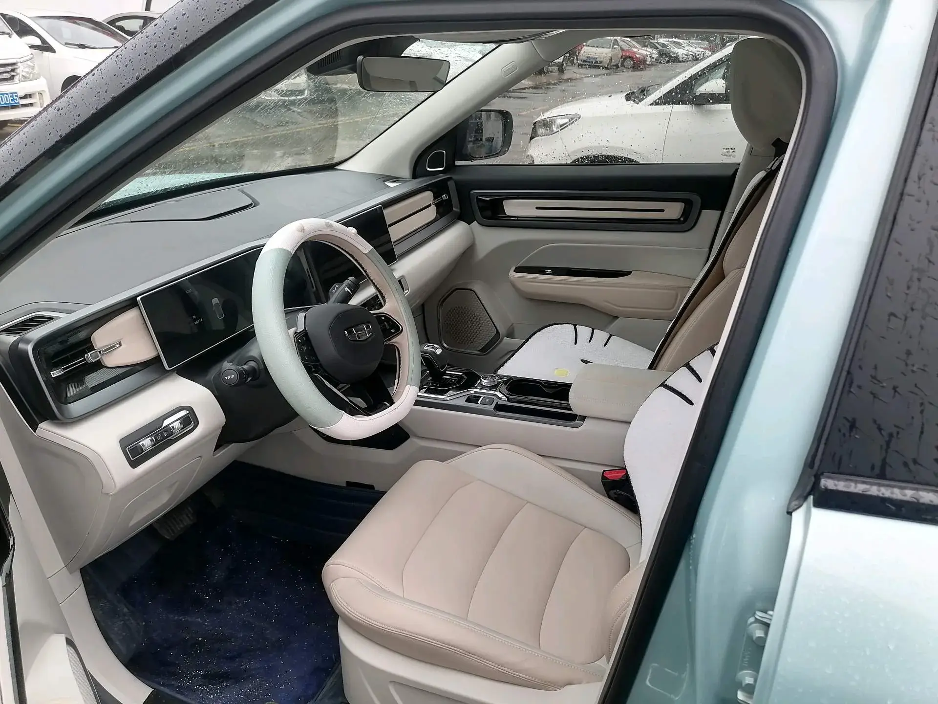 2023 GEELY ICON thumbnail 2