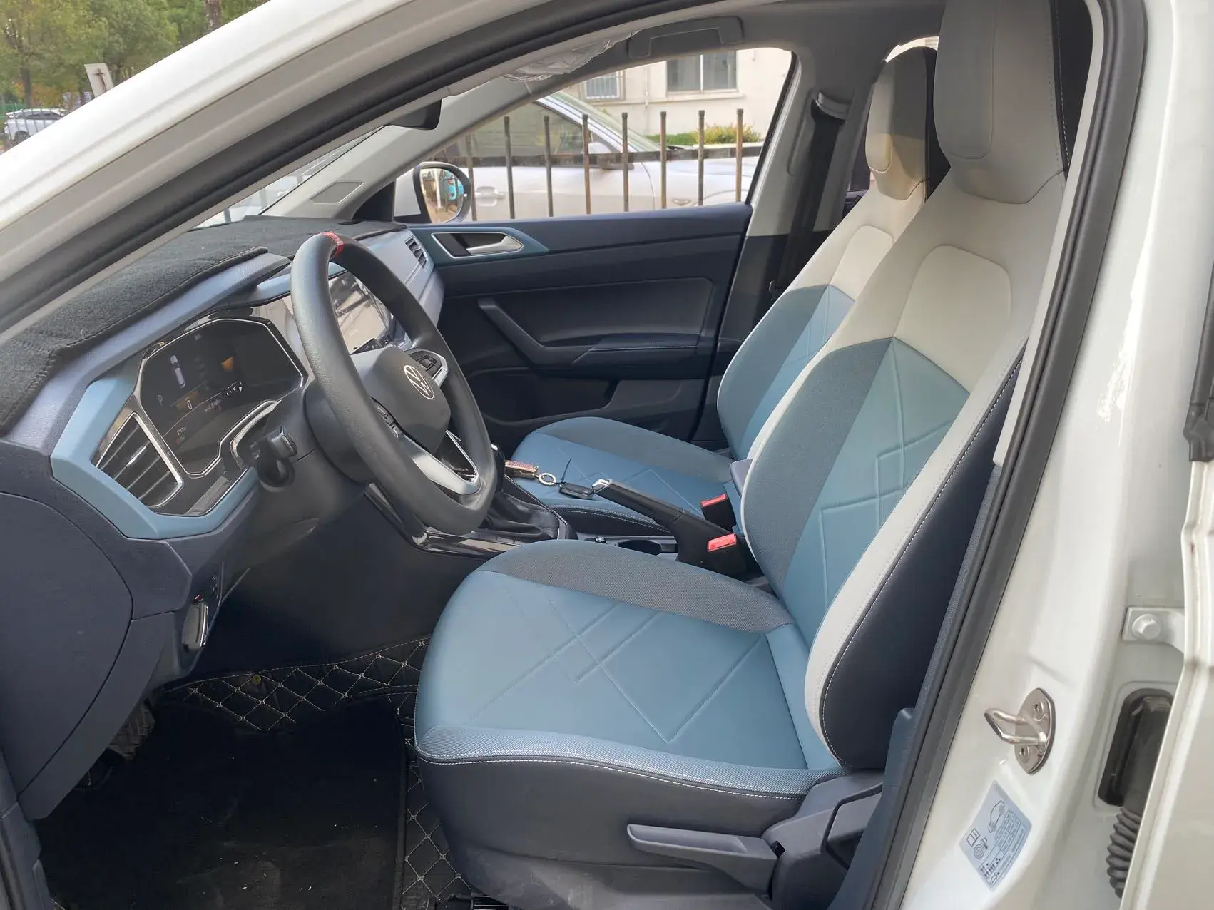 2023 VOLKSWAGEN LAVIDA thumbnail 4