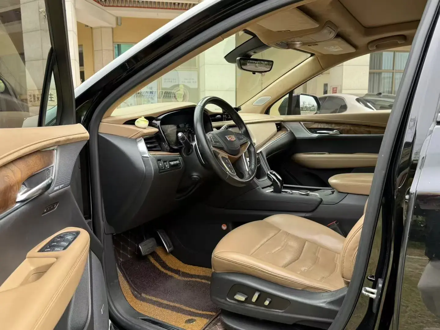 2021 CADILLAC XT5 thumbnail 4