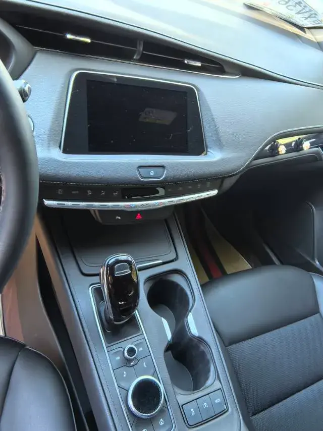 2022 CADILLAC XT4 thumbnail 4