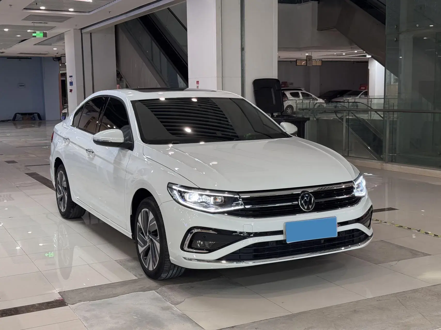 2024 VOLKSWAGEN BORA thumbnail 3