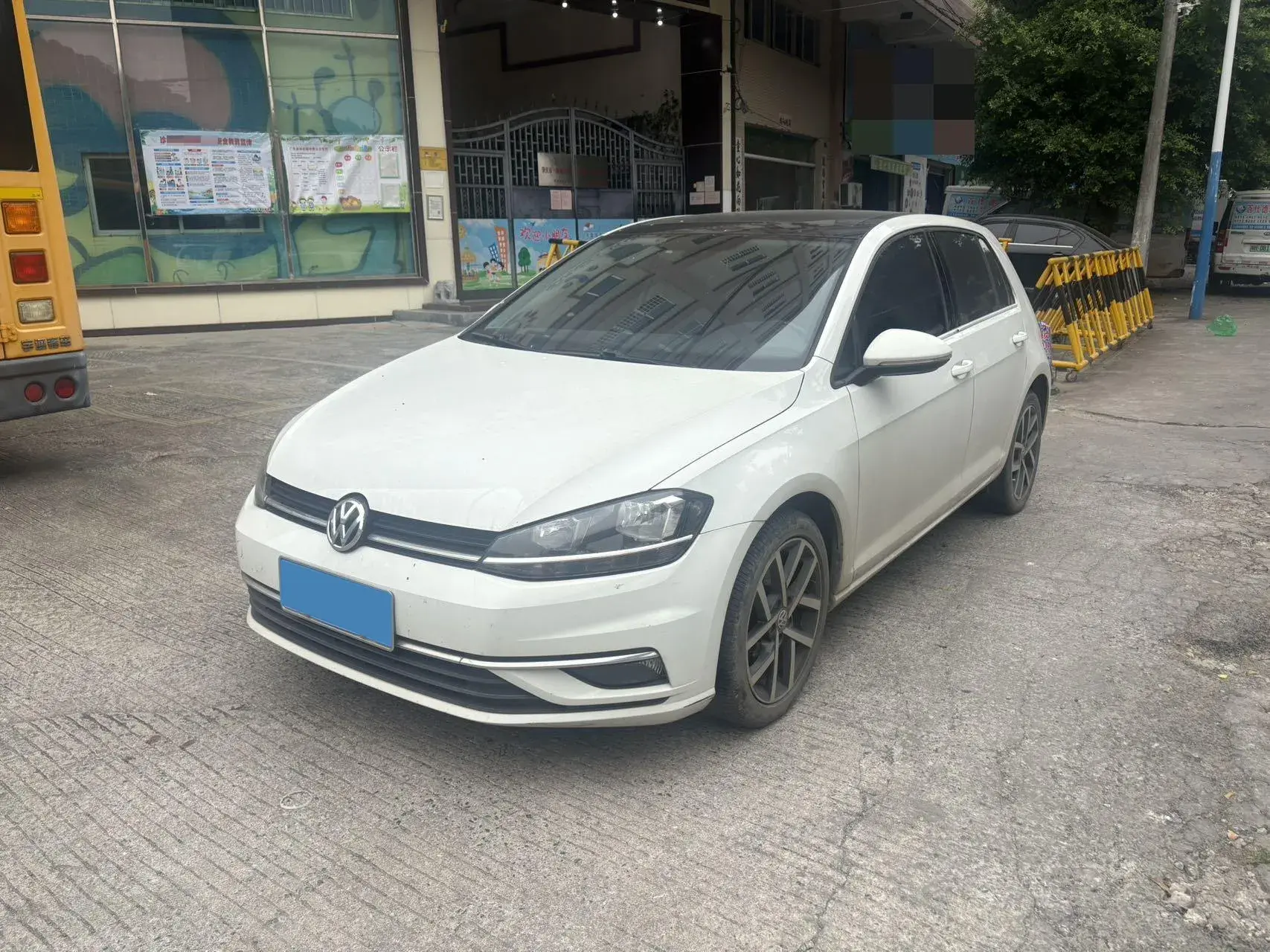 2018 VOLKSWAGEN GOLF view 1