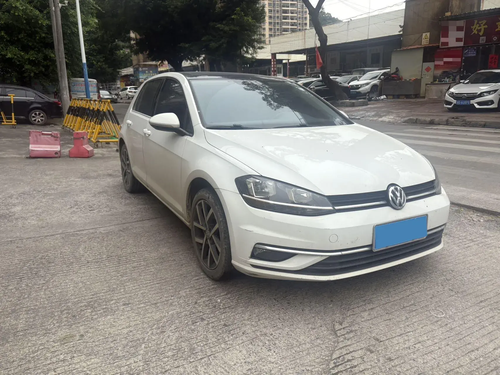 2018 VOLKSWAGEN GOLF thumbnail 3