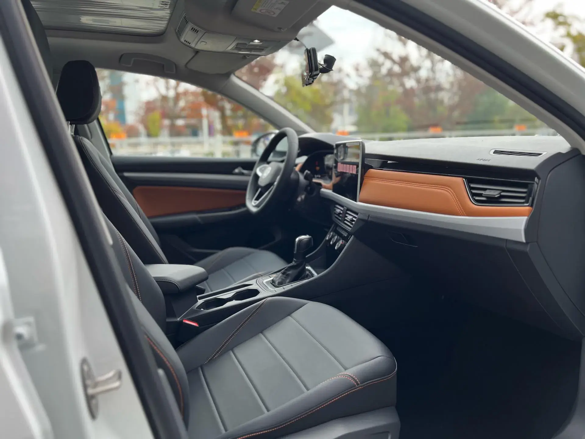 2025 VOLKSWAGEN BORA thumbnail 4