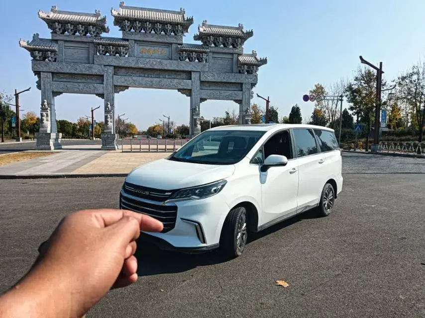 2021 MAXUS G50 view 1