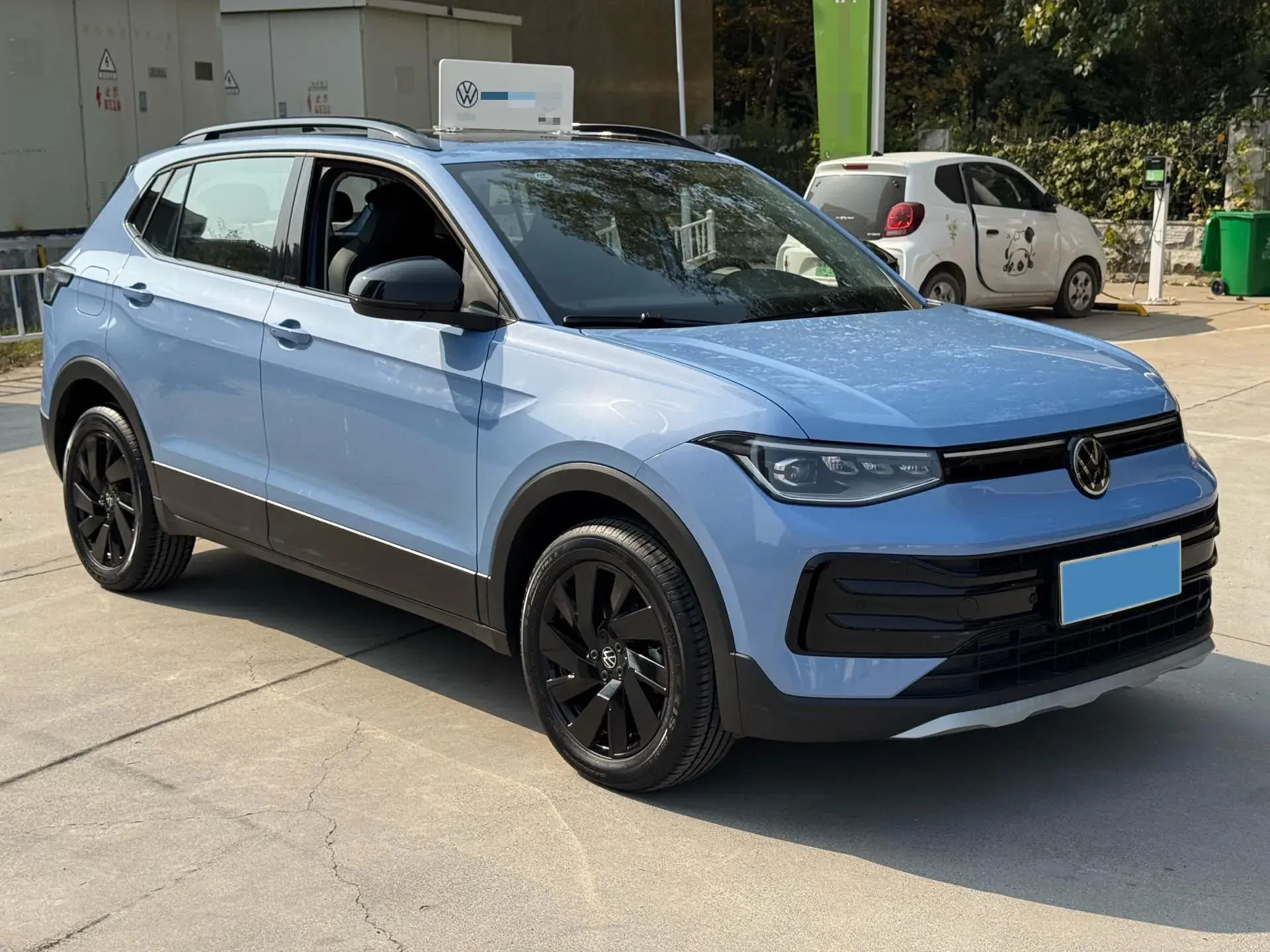 2025 VOLKSWAGEN THARU thumbnail 3