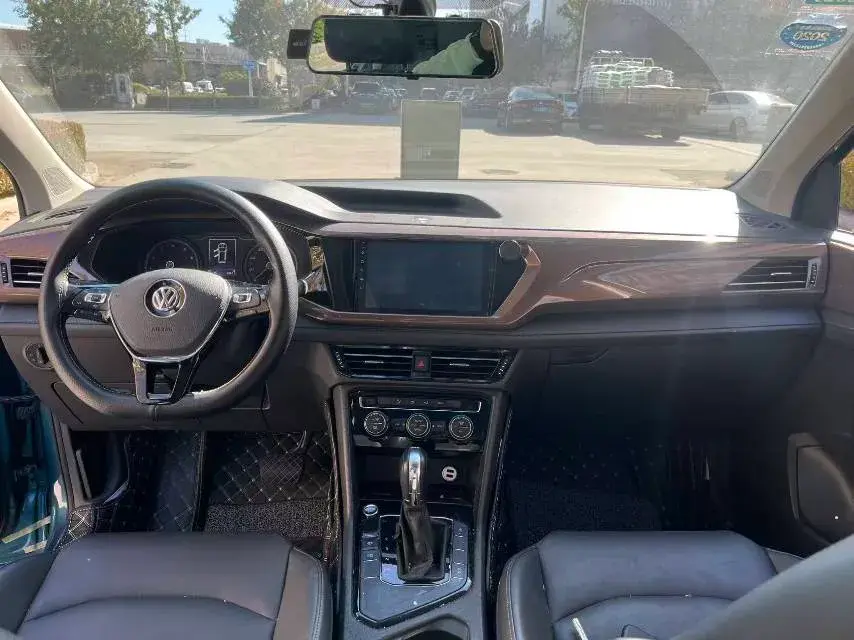 2019 VOLKSWAGEN THARU thumbnail 3